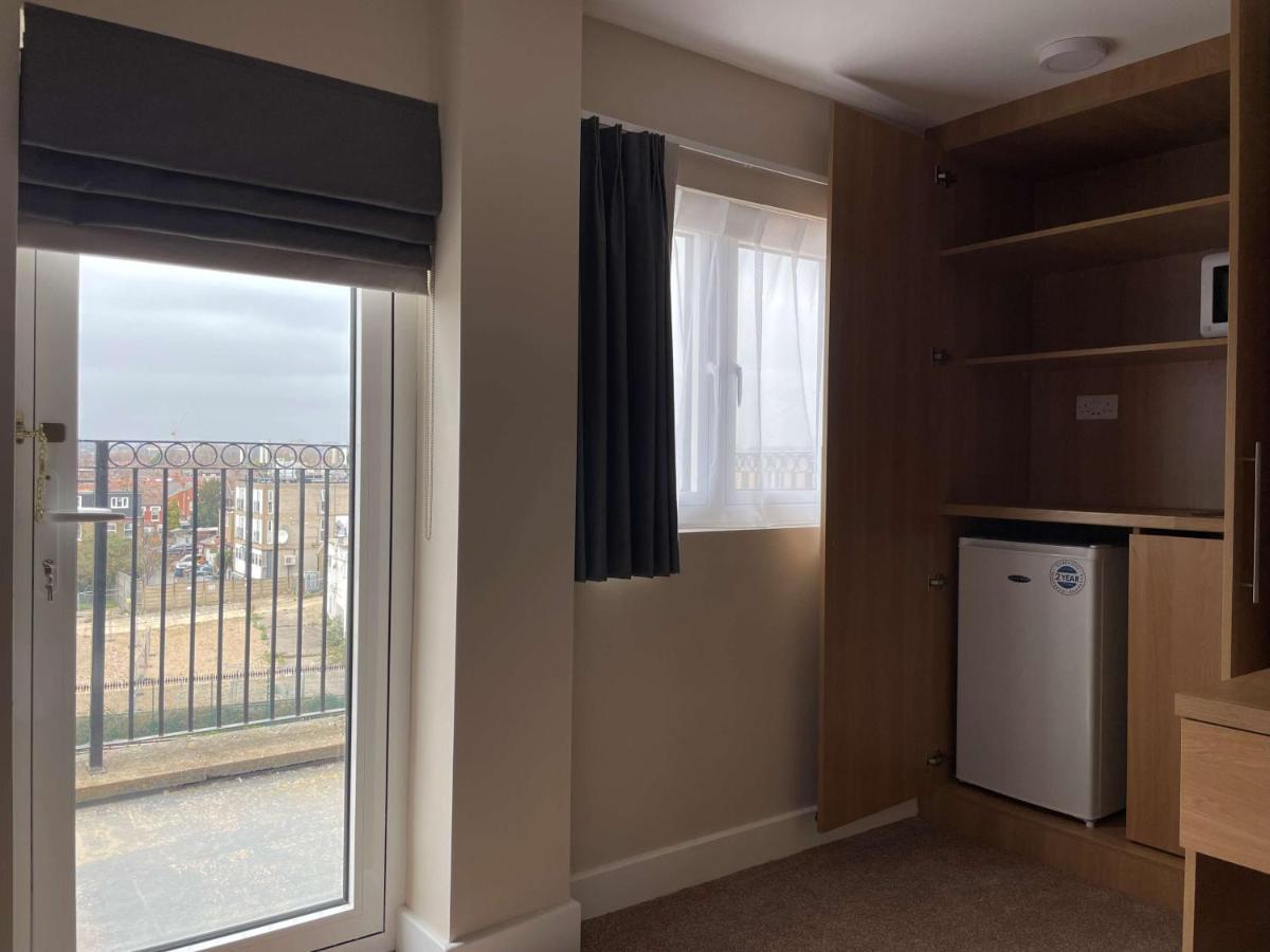 Best Western Northfields Ealing Hotel London Bagian luar foto