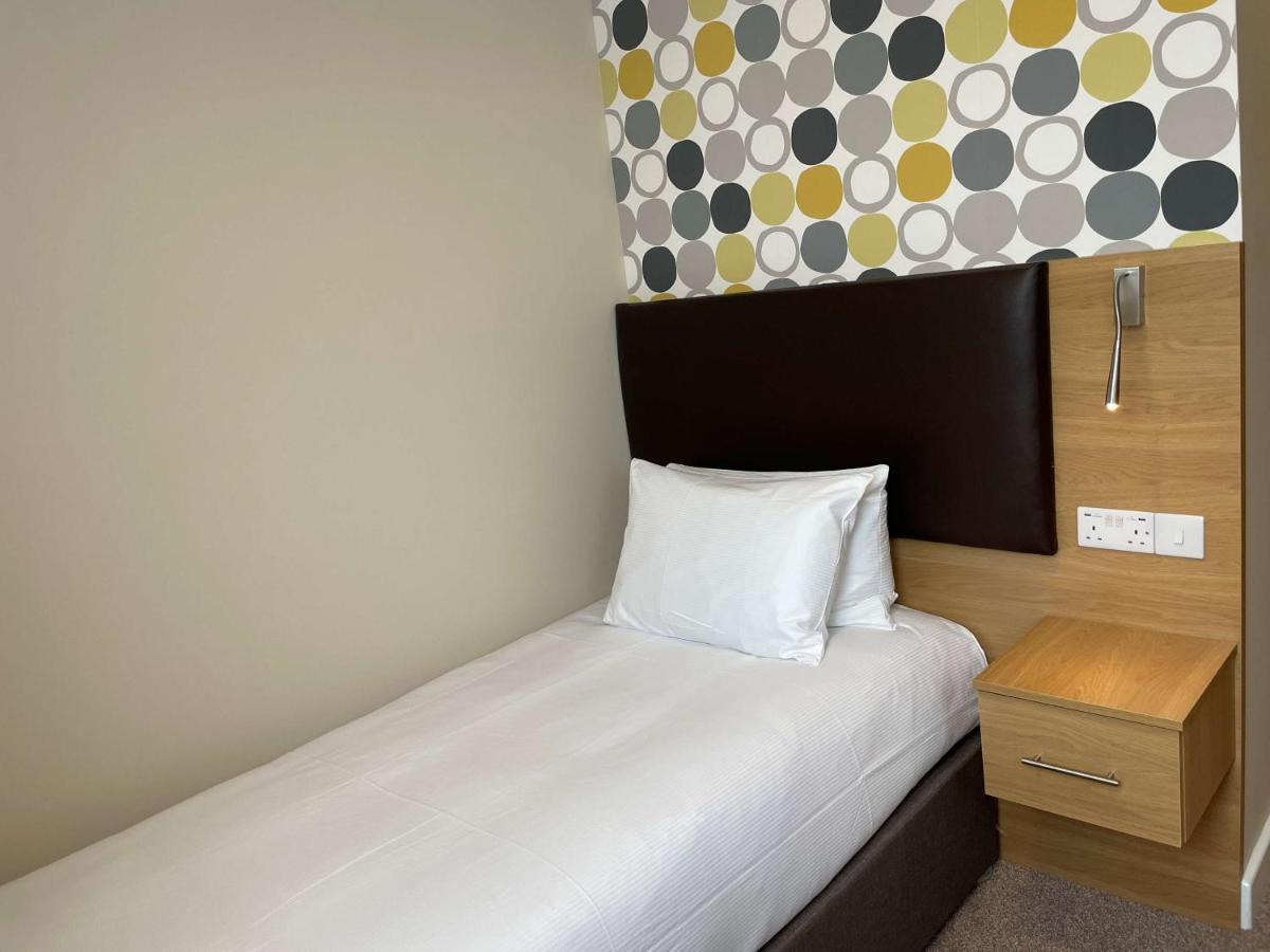Best Western Northfields Ealing Hotel London Bagian luar foto