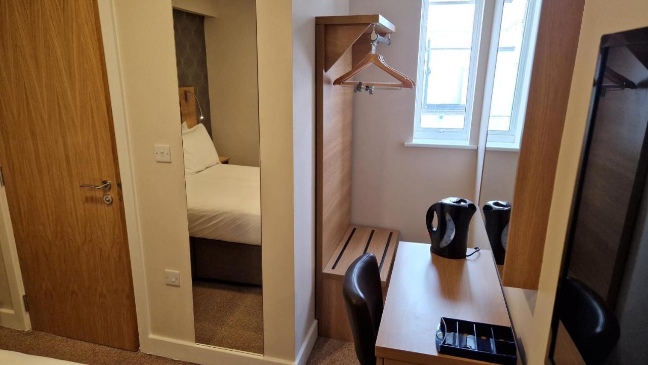 Best Western Northfields Ealing Hotel London Bagian luar foto