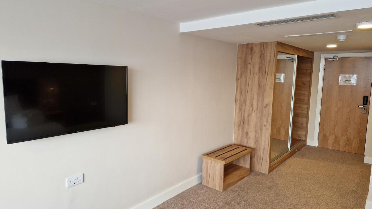 Best Western Northfields Ealing Hotel London Bagian luar foto