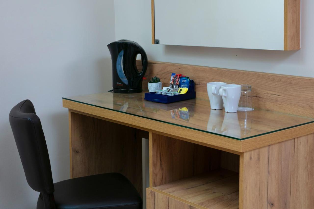 Best Western Northfields Ealing Hotel London Bagian luar foto