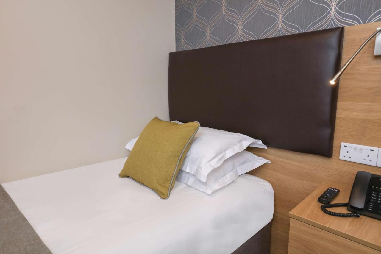 Best Western Northfields Ealing Hotel London Bagian luar foto